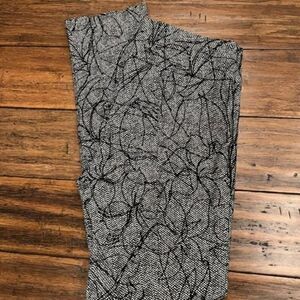 Elliott Lauren Pull on Trousers Black Textured Print Size 8